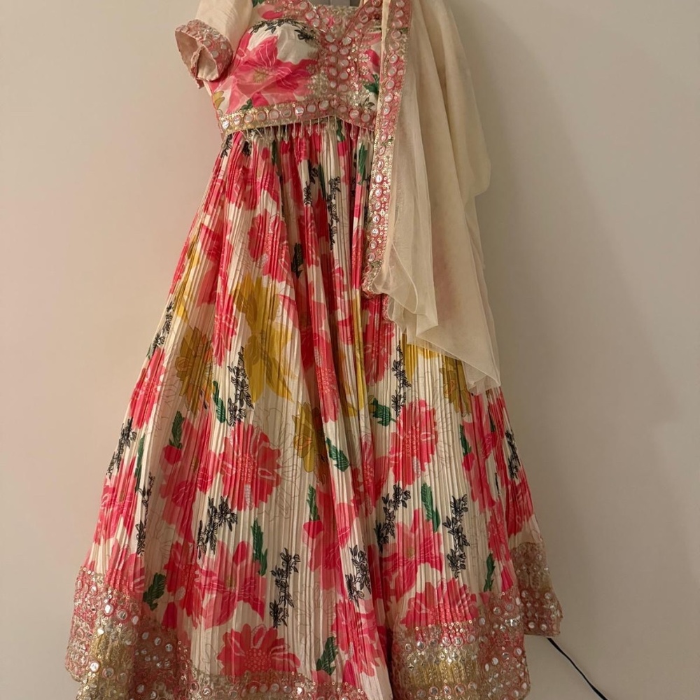 Party dresses - Picture 14 of 17